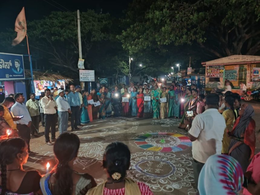 ಕ್ಯಾಂಡಲ್ ಹಿಡಿದು ಮತದಾನ ಜಾಗೃತಿ ಕಾರ್ಯಕ್ರಮ