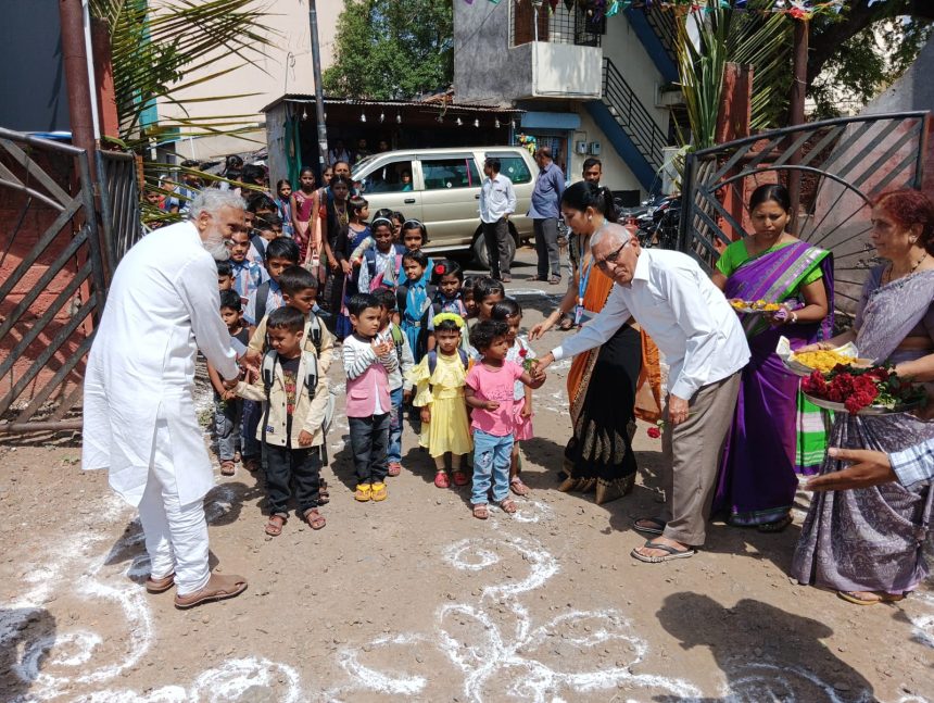 ರಜೆಯ ದಿನ ಆನಂದ ಮುಗೀಸಿದ ಮಕ್ಕಳಿಗೆ ಶಾಲೆಯ ಮೊದಲ ದಿನಕ್ಕೆ ಅದ್ದೂರಿ ಸ್ವಾಗತ