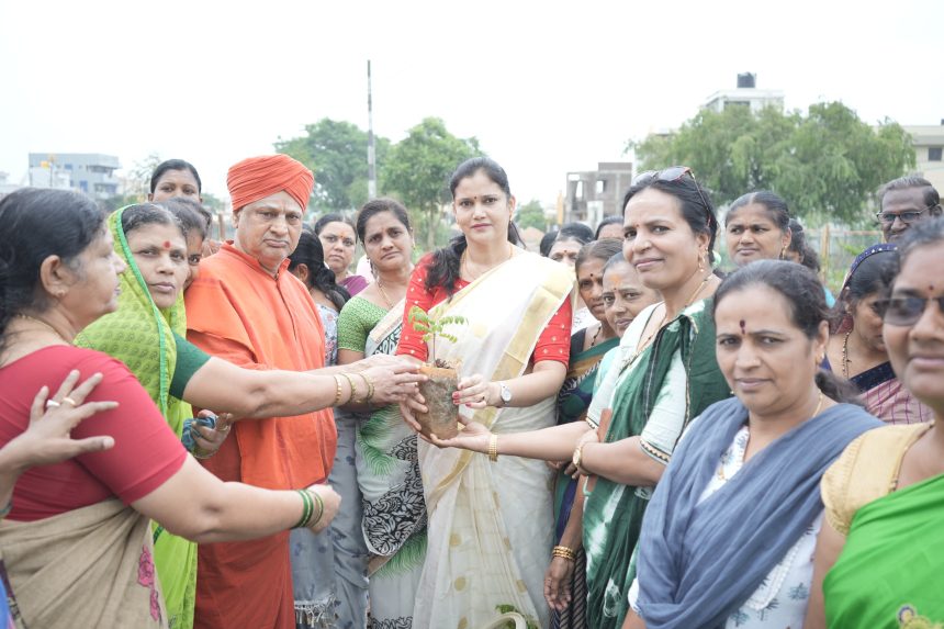 ಗೌರಮ್ಮಾ ಬಲೋಗಿ ನೇತೃತ್ವದಲ್ಲಿ ವನಮಹೋತ್ಸವ ಕಾರ್ಯಕ್ರಮ;ಮಲ್ಲಿಕಾರ್ಜುನ ಸ್ವಾಮಿಜಿ ಮೆಚ್ಚುಗೆ