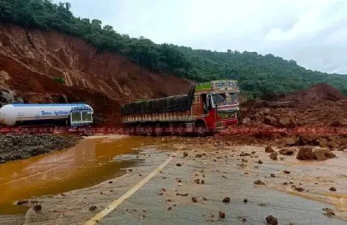 ಕಾರವಾರದ ಶಿರೂರು ಗುಡ್ಡ ಕುಸಿತ ದುರಂತ : 7 ಮಂದಿ ಸಾವು