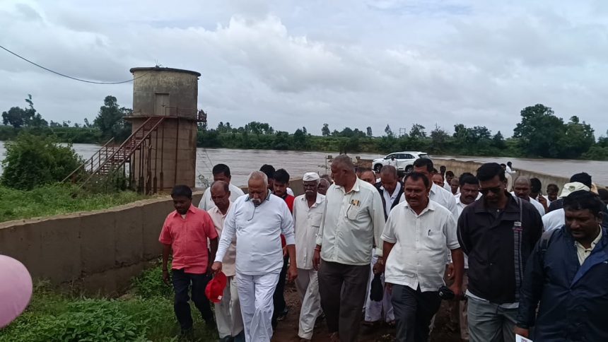 ಕೃಷ್ಣಾ ನದಿಯ ಒಳ ಹರಿವು ಹೆಚ್ಚಳ ನದಿ ತೀರದ ಗ್ರಾಮಗಳಿಗೆ ಪ್ರಕಾಶ ಹುಕ್ಕೇರಿ ಭೇಟಿ