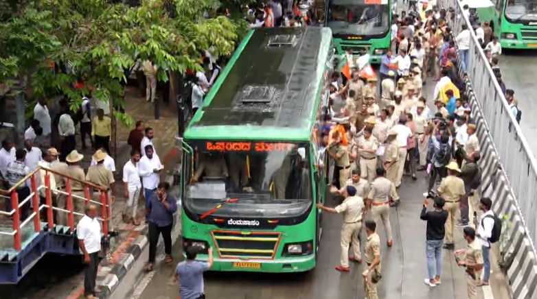 ವಿಧಾನಸೌಧಕ್ಕೆ ಮುತ್ತಿಗೆ ಯತ್ನ : ಬಿ.ವೈ ವಿಜಯೇಂದ್ರ ಸೇರಿದಂತೆ ಬಿಜೆಪಿ ನಾಯಕರು ಪೊಲೀಸರ ವಶಕ್ಕೆ