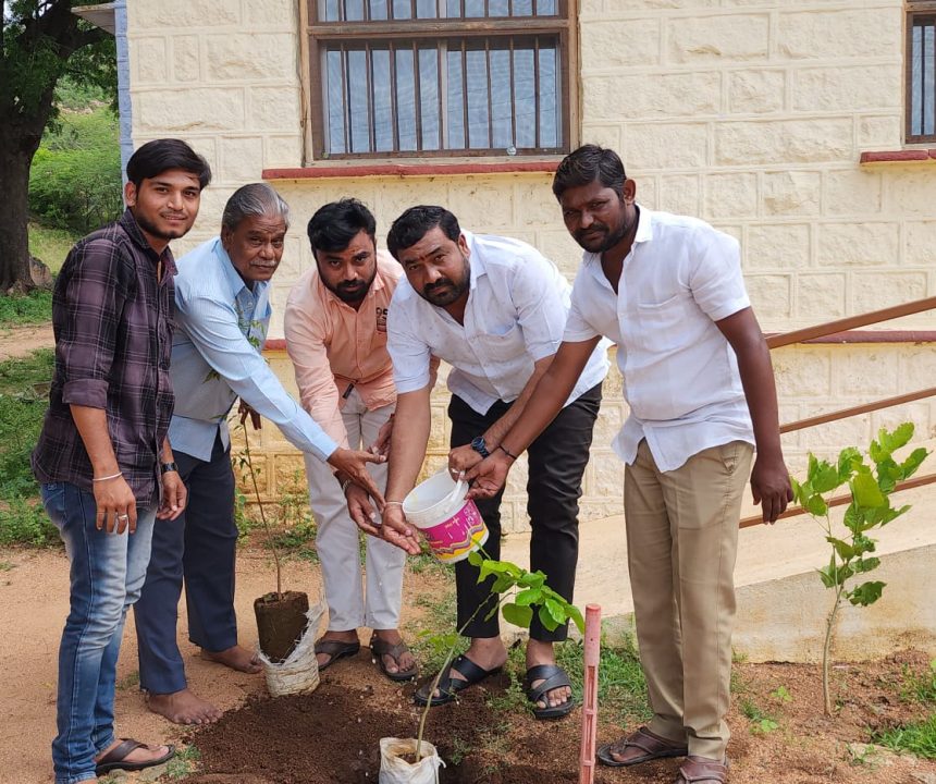 ಶರಣ ಪರಿಷತ್ತಿನ ಅಧ್ಯಕ್ಷರ ಹುಟ್ಟುಹಬ್ಬ ನಿಮಿತ್ಯ-ಸಸಿ ನೆಡುವ ಕಾರ್ಯಕ್ರಮ