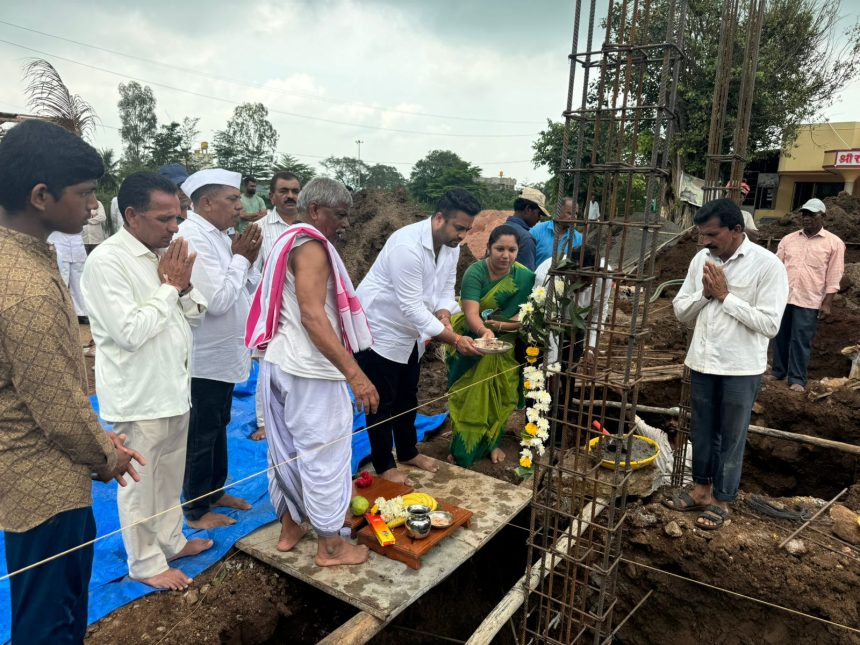 ಕಾಲಂ ಪೂಜೆ ನೆರವೇರಿಸಿದ ಮೃಣಾಲ್‌ ಹೆಬ್ಬಾಳಕರ್