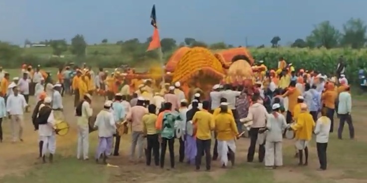 ವಿಜೃಂಭಣೆಯಿಂದ ಜರುಗುತ್ತಿರುವ ಅಮೋಘ ಸಿದ್ದೇಶ್ವರ್ ಜಾತ್ರೆ