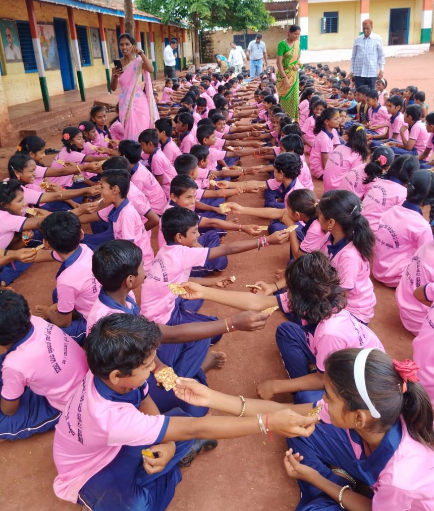 ಬುಧಿಹಾಳ ಸರ್ಕಾರಿ ಶಾಲೆಯಲ್ಲಿ ರಕ್ಷಾ ಬಂಧನ ಆಚರಣೆ