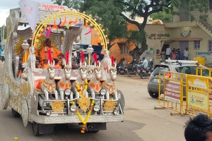 ಸಿದ್ಧಾರೂಢರ ಶಿಲಾ ಮೂತಿ೯ಯ ಮೆರವಣಿಗೆ