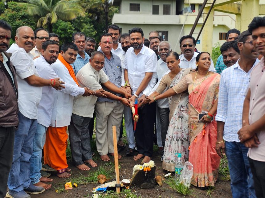 ಕುಡಿಯುವ ನೀರಿನ ಕಾಮಗಾರಿಗೆ ಚನ್ನರಾಜ ಹಟ್ಟಿಹೊಳಿ ಚಾಲನೆ