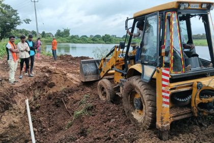 ಸಂಗಮೇಶ್ವರ ಗ್ರಾಮದ ಸಣ್ಣ ಕೆರೆ ಒಡೆದು ಹಾನಿ  ದುರಸ್ತಿ ಕಾರ್ಯಕೈಗೊಂಡ ಗ್ರಾಪಂ ಆಡಳಿತ ಮಡಳಿ