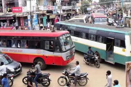 ಹದಗೆಟ್ಟ ಸಂಚಾರಿ ವ್ಯವಸ್ಥೆ, ಜನರ ಜೀವಕ್ಕಿಲ್ಲ ರಕ್ಷಣೆ