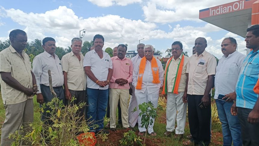 ಸಸಿ ನೆಟ್ಟು ಮೋದಿ ಜನ್ಮದಿನ ಆಚರಣೆ