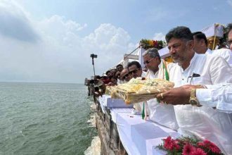 ಮತ್ತೆ ತುಂಗಭದ್ರಾ ಅಣೆಕಟ್ಟೆಗೆ ಬಾಗಿನ ಅರ್ಪಿಸಿದ ಸಿದ್ದರಾಮಯ್ಯ 