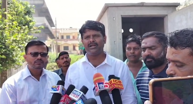 ಗಾಂಧಿ ಜಯಂತಿಯ ನಿಮಿತ್ಯ ಸ್ವಚ್ಛತಾ ಅಭಿಯಾನ ,ಕಡ ಬಡವರಿಗೆ ಶೌಚಾಲಯ ಹಸ್ತರಿಸಲಾಯಿತು.