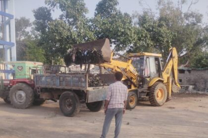 ನಿರಂಜನ್ ಬೊಂಬಾಯಿ ಅವರ ಹೇಳಿಕೆ ಮುಖಾಂತರ,ವರದಿಗೆ ಸ್ಪಂದಿಸಿದ ಅಧಿಕಾರಿಗಳು ಸ್ವಚ್ಛಗೊಳಿಸಿ ಸಾರ್ವಜನಿಕರಿಗೆ ಅನುಕೂಲ ಮಾಡಿಕೊಟ್ಟಿದ್ದಾರೆ.