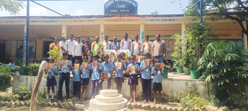 ಗಾಂಧಿ ಜಯಂತಿ , ಲಾಲ್ ಬಹದ್ದೂರ್ ಶಾಸ್ತ್ರಿ ಜಯಂತಿ ಅಂಗವಾಗಿ ಶಾಲಾ ನೋಟ್ ಬುಕ್ ವಿತರಣೆ.