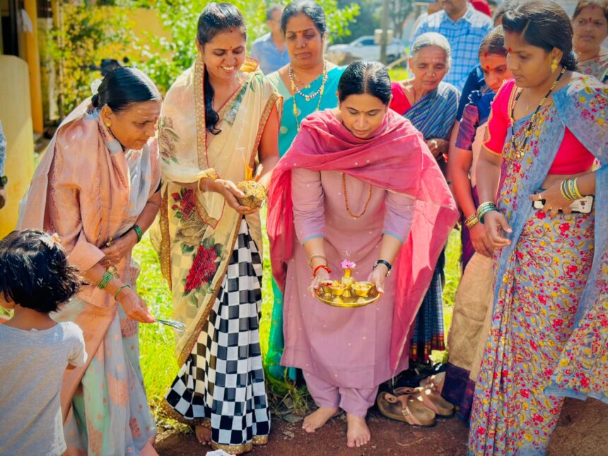 ರಸ್ತೆ ಕಾಮಗಾರಿಗಳಿಗೆ ಸಚಿವೆ ಲಕ್ಷ್ಮೀ ಹೆಬ್ಬಾಳಕರ್ ಪೂಜೆ