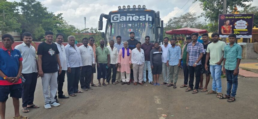 ಪ್ರವಾಸಿ ಮಂದಿರದಿಂದ ಇಂದು ಕುಶಾಲ್ ನಗರ ದೀಕ್ಷಾ ಭೂಮಿಗೆ ಸುಮಾರು ಬೌದ್ಧ ದೀಕ್ಷರು ಪ್ರಯಾಣ ಪ್ರವಾಸಿ ಮಂದಿರದಿಂದ ಇಂದು ಕುಶಾಲ್ ನಗರ ದೀಕ್ಷಾ ಭೂಮಿಗೆ ಸುಮಾರು ಬೌದ್ಧ ದೀಕ್ಷರು ಪ್ರಯಾಣ