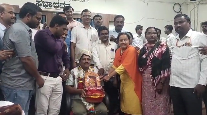 ಅತಿ ವಿಜೃಂಭಣೆಯಿಂದ ನಡೆದ ಬೀಳ್ಕೊಡುಗೆ ಸಮಾರಂಭ. ಅತಿ ವಿಜೃಂಭಣೆಯಿಂದ ನಡೆದ ಬೀಳ್ಕೊಡುಗೆ ಸಮಾರಂಭ.