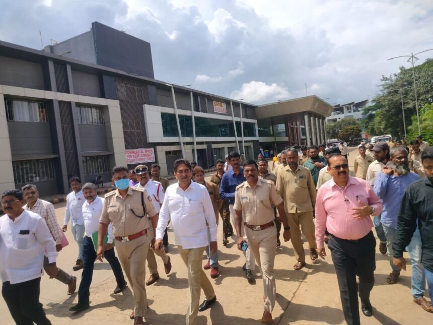 ಉತ್ತರ ಶಾಸಕ ಆಸಿಫ್ (ರಾಜು) ಸೇಟ್ ಅವರು ಕೇಂದ್ರ ಬಸ್ ನಿಲ್ದಾಣಕ್ಕೆ ಭೇಟಿ