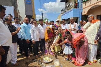 ಅಭಿವೃದ್ಧಿ ಕಾಮಗಾರಿಗಳಿಗೆ ಗ್ರಾಮಸ್ಥರಿಂದಲೇ ಭೂಮಿ ಪೂಜೆ