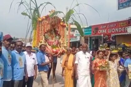 ಗಡಿ ತಾಲ್ಲೂಕಿನ ಚೇಳೂರು ಪಟ್ಟಣದಲ್ಲಿ ಮಡಿವಾಳ ಸಮುದಾಯದ ಗಂಗಮ್ಮ ಉಬ್ಬ ಜಾತ್ರೆ