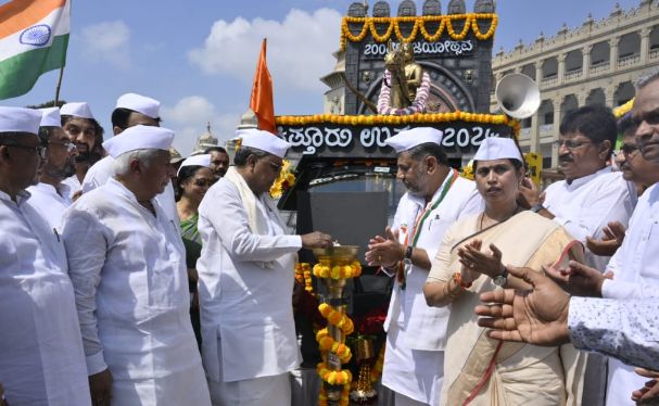 ಕಿತ್ತೂರು ಉತ್ಸವಕ್ಕೆ ಚಾಲನೆ ನೀಡಿದ ಸಿದ್ದರಾಮಯ್ಯ 