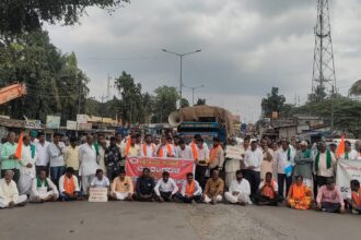 ರೈತರ ಆಸ್ತಿಯಲ್ಲಿನ ವಕ್ಫ್ ಕೂಡಲೇ ತೆಗೆದುಹಾಕಬೇಕೆಂದು ಪ್ರತಿಭಟನೆ