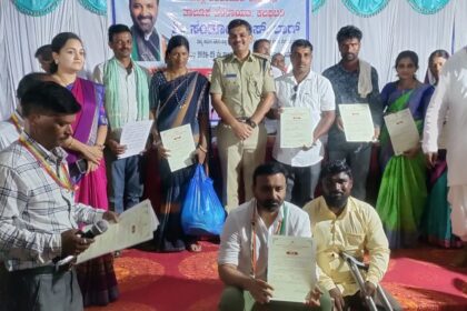 ತಕ್ಷಣ ಅಧಿಕಾರಿಗಳು ಕಾರ್ಯಪ್ರವೃತ್ತರಾಗ ಬೇಕು: ಸಚಿವ ಲಾಡ್,  ತಾಲ್ಲೂಕ, ಜಿಲ್ಲಾ ಮಟ್ಟದ ಅಧಿಕಾರಿಗಳ ತ್ರೈಮಾಸಿಕ ಪ್ರಗತಿ ಪರಿಶೀಲನಾ ಸಭೆ,