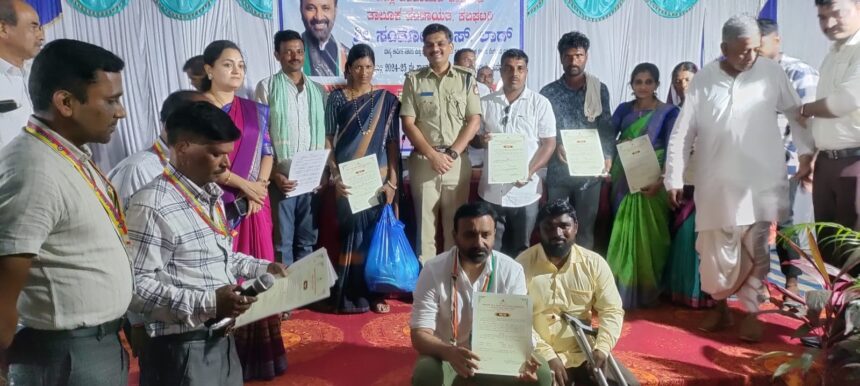 ತಕ್ಷಣ ಅಧಿಕಾರಿಗಳು ಕಾರ್ಯಪ್ರವೃತ್ತರಾಗ ಬೇಕು: ಸಚಿವ ಲಾಡ್, ತಾಲ್ಲೂಕ, ಜಿಲ್ಲಾ ಮಟ್ಟದ ಅಧಿಕಾರಿಗಳ ತ್ರೈಮಾಸಿಕ ಪ್ರಗತಿ ಪರಿಶೀಲನಾ ಸಭೆ, ತಕ್ಷಣ ಅಧಿಕಾರಿಗಳು ಕಾರ್ಯಪ್ರವೃತ್ತರಾಗ ಬೇಕು: ಸಚಿವ ಲಾಡ್, ತಾಲ್ಲೂಕ, ಜಿಲ್ಲಾ ಮಟ್ಟದ ಅಧಿಕಾರಿಗಳ ತ್ರೈಮಾಸಿಕ ಪ್ರಗತಿ ಪರಿಶೀಲನಾ ಸಭೆ,