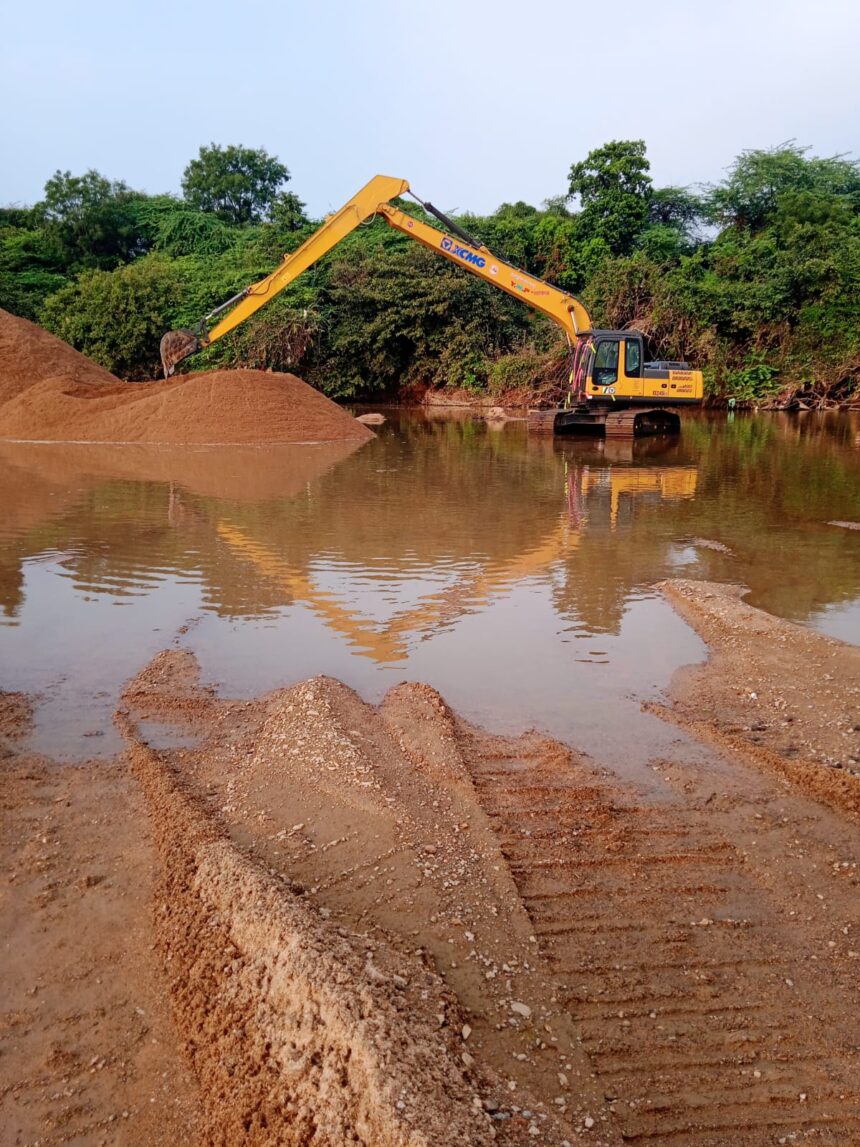 ಮರಳು ಕಳ್ಳರು : ಅಧಿಕಾರಿಗಳು ಇದಕ್ಕೇ ಕಡಿವಾಣ ಹಾಕುವರೇ .