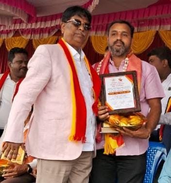 ಭಾರತ ವೈಭವ ಪತ್ರಿಕೆ ವರದಿಗಾರ ಗಿರೀಶ್ ಕೆ ಭಟ್ ಗೆ ತಾಲೂಕು ಕನ್ನಡ ರಾಜ್ಯೋತ್ಸವ ಪ್ರಶಸ್ತಿ ಭಾರತ ವೈಭವ ಪತ್ರಿಕೆ ವರದಿಗಾರ ಗಿರೀಶ್ ಕೆ ಭಟ್ ಗೆ ತಾಲೂಕು ಕನ್ನಡ ರಾಜ್ಯೋತ್ಸವ ಪ್ರಶಸ್ತಿ