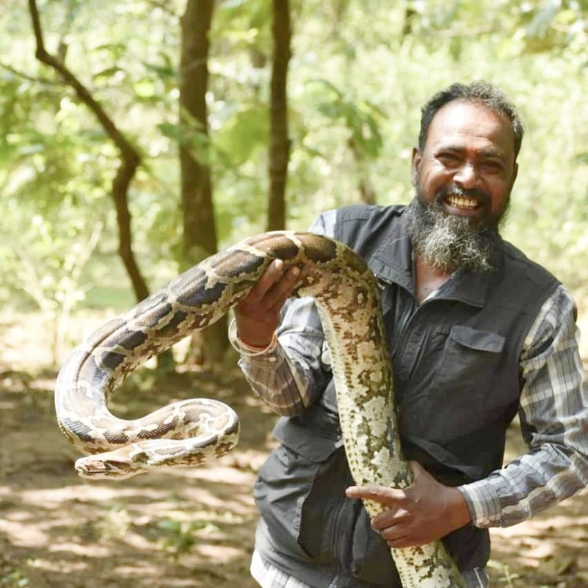 ನಮ್ಮ ಧಾರವಾಡದಲ್ಲೊಬ್ಬ ಅಪರೂಪದ ಉರಗ ಪ್ರೇಮಿ