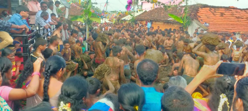 ಗೊಮ್ಮಟಾಪುರಂ ನಲ್ಲಿ ಸಗಣಿ ಎರಚಾಟ ( ಗೊರೆಹಬ್ಬ)