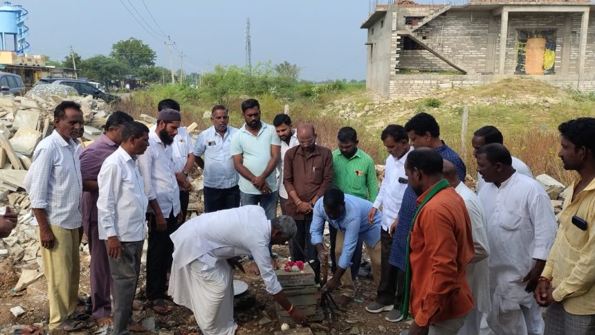 ರಂಜೋಳ್ ಡಾ.ಬಿ,ಆರ್ ಅಂಬೇಡ್ಕರ್ ಅವರ 7ಅಡಿ ಎತ್ತರಾದ ಮೂರ್ತಿ ಪ್ರತಿಷ್ಠಾಪನೆ ಸಲುವಾಗಿ ಗುದ್ದಲಿ ಪೂಜೆ