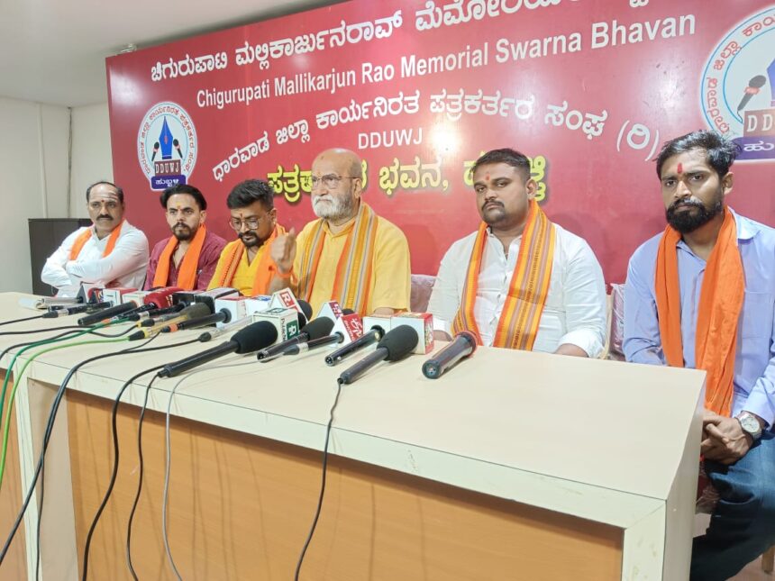 ವಕ್ಫ್ ವೈರಸ್ ದೇಶ ಕಬಳಿಸುತ್ತಿದೆ: ಮುತಾಲಿಕ