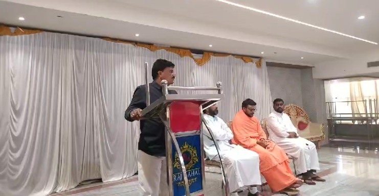 ವೃತ್ತ ನಿರ್ಮಾಣ ಸಂಬಂಧ ಮಾನ್ವಿಯಲ್ಲಿ ಮುಖಂಡರ ಸಭೆ