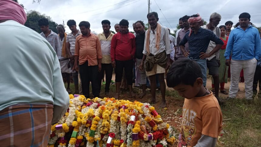 ಚಿಲಕಲನೇರ್ಪು ; ಸಾಲ ಬಾಧೆ ನೇಣು ಬಿಗಿದುಕೊಂಡು ರೈತ ಶ್ರೀನಿವಾಸ್ ಆತ್ಮ ಹತ್ಯೆ.