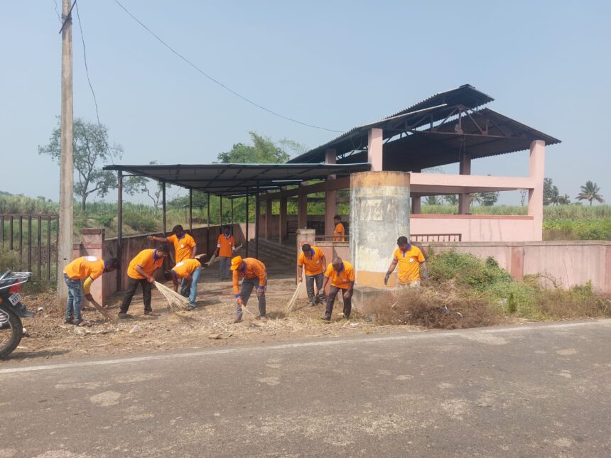 ಬೇಡಕಿಹಾಳದಲ್ಲಿ ಶೌರ್ಯಶ್ರೀ ಧರ್ಮಸ್ಥಳ ವಿಪತ್ತು ನಿರ್ವಹಣೆ ಘಟಕದಿಂದ ರುದ್ರಭೂಮಿ ಸ್ವಚ್ಛತೆ ಅಭಿಯಾನ