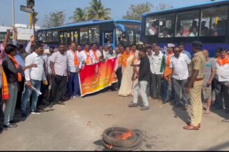  ಕರ್ನಾಟಕ ಲಿಂಗಾಯತ ಪಂಚಮಸಾಲಿ ಸಂಘದ ವತಿಯಿಂದ ಮಾಜಿ ಸಚಿವ ಶಂಕರ್ ಪಾಟೀಲ್ ಮುನೇನಕೊಪ್ಪ ಅವರ ನೇತೃತ್ವದಲ್ಲಿ  ಪ್ರತಿಭಟನೆ 