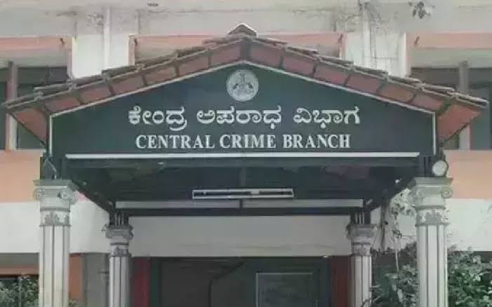 ಬೆಳ್ಳಂಬೆಳಗ್ಗೆ ಸಿಸಿಬಿ ಪೊಲೀಸರ ಕಾರ್ಯಾಚರಣೆ : ರೌಡಿಗಳ ಮನೆಯಲ್ಲಿ ಮಾರಕಾಸ್ತ್ರಗಳು ಪತ್ತೆ 