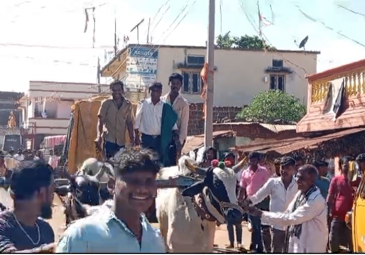 ಎತ್ತಿನ ಬಂಡಿಯಲ್ಲಿ ಬಂದು ನಾಮಪತ್ರ ಸಲ್ಲಿಸಿದ ದಯಾನಂದ