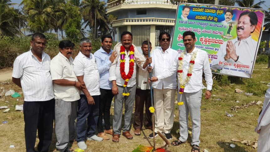 ಒಂದು ಕೋಟಿ ವೆಚ್ಚದ ಅಭಿವೃದ್ಧಿ ಕಾಮಗಾರಿಗೆ ಗುದ್ದಲಿ ಪೂಜೆ ನೆರವೇರಿಸಿದ ಶಾಸಕ ಎಂ.ಟಿ.ಕೃಷ್ಣಪ್ಪ