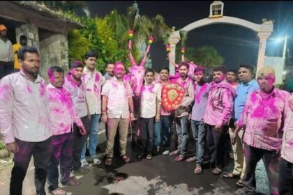 ತೊರನಹಳ್ಳಿ ಭೀಮಾ ಕೆಂಪಣ್ಣಾ ವಡ್ರಾಳೆ ಎಂಬುವರಿಗೆ ಸೆರೀರುವ ಎತ್ತುಗಳು ಉತ್ತರ ಕರ್ನಾಟಕದಲ್ಲಿ ಪ್ರಥಮ ಸ್ಥಾನ