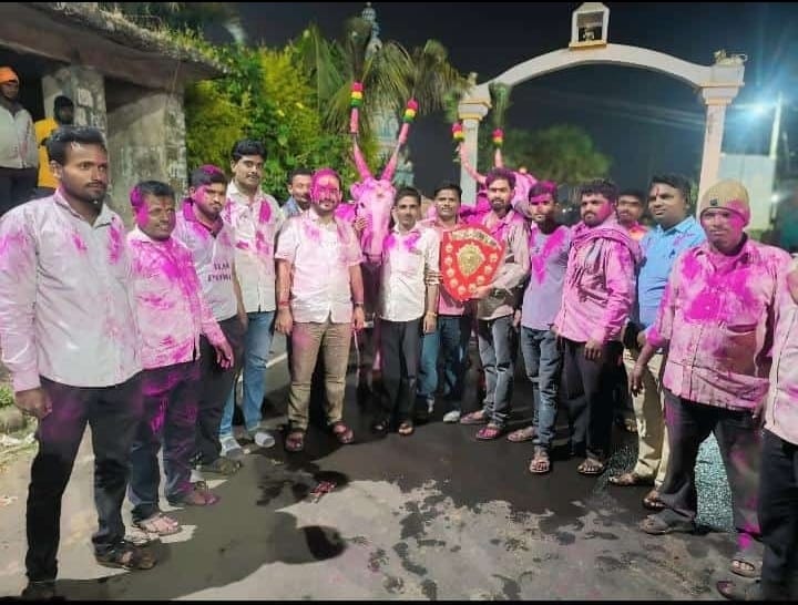 ತೊರನಹಳ್ಳಿ ಭೀಮಾ ಕೆಂಪಣ್ಣಾ ವಡ್ರಾಳೆ ಎಂಬುವರಿಗೆ ಸೆರೀರುವ ಎತ್ತುಗಳು ಉತ್ತರ ಕರ್ನಾಟಕದಲ್ಲಿ ಪ್ರಥಮ ಸ್ಥಾನ ತೊರನಹಳ್ಳಿ ಭೀಮಾ ಕೆಂಪಣ್ಣಾ ವಡ್ರಾಳೆ ಎಂಬುವರಿಗೆ ಸೆರೀರುವ ಎತ್ತುಗಳು ಉತ್ತರ ಕರ್ನಾಟಕದಲ್ಲಿ ಪ್ರಥಮ ಸ್ಥಾನ