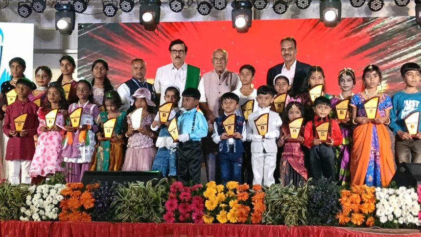 ಎಸ್ ಡಿ. ವಿ ಎಸ್ ಆಂಗ್ಲ ಮಾಧ್ಯಮ ಶಾಲೆಯಲ್ಲಿ 24ನೇ ವರ್ಷದ ಶಾಲಾ ವಾರ್ಷಿಕೋತ್ಸವ ಎಸ್ ಡಿ. ವಿ ಎಸ್ ಆಂಗ್ಲ ಮಾಧ್ಯಮ ಶಾಲೆಯಲ್ಲಿ 24ನೇ ವರ್ಷದ ಶಾಲಾ ವಾರ್ಷಿಕೋತ್ಸವ