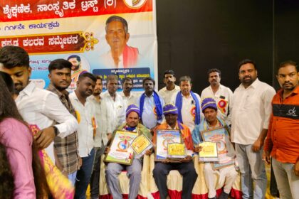 ಮುದುಗಲ್ ಪಟ್ಟಣದ ಮೂವರು ಸಾಧಕರಿಗೆ ಸನ್ಮಾನ.