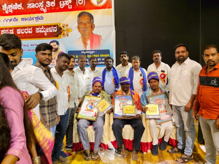 ಮುದುಗಲ್ ಪಟ್ಟಣದ ಮೂವರು ಸಾಧಕರಿಗೆ ಸನ್ಮಾನ. ಮುದುಗಲ್ ಪಟ್ಟಣದ ಮೂವರು ಸಾಧಕರಿಗೆ ಸನ್ಮಾನ.