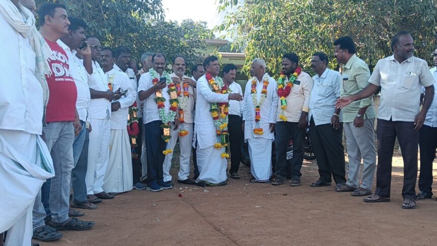 ಪ್ರಾಥಮಿಕ ಕೃಷಿ ಮತ್ತು ಗ್ರಾಮೀಣ ಅಭಿವೃದ್ಧಿ ಬ್ಯಾಂಕ್ ಆಡಳಿತ ಮಂಡಳಿ ನಿರ್ದೇಶಕರ ಚುನಾವಣೆ: ಕೆಂಚಗಾನಹಳ್ಳಿ ಗೋವಿಂದಪ್ಪ ಆಯ್ಕೆ ಪ್ರಾಥಮಿಕ ಕೃಷಿ ಮತ್ತು ಗ್ರಾಮೀಣ ಅಭಿವೃದ್ಧಿ ಬ್ಯಾಂಕ್ ಆಡಳಿತ ಮಂಡಳಿ ನಿರ್ದೇಶಕರ ಚುನಾವಣೆ: ಕೆಂಚಗಾನಹಳ್ಳಿ ಗೋವಿಂದಪ್ಪ ಆಯ್ಕೆ