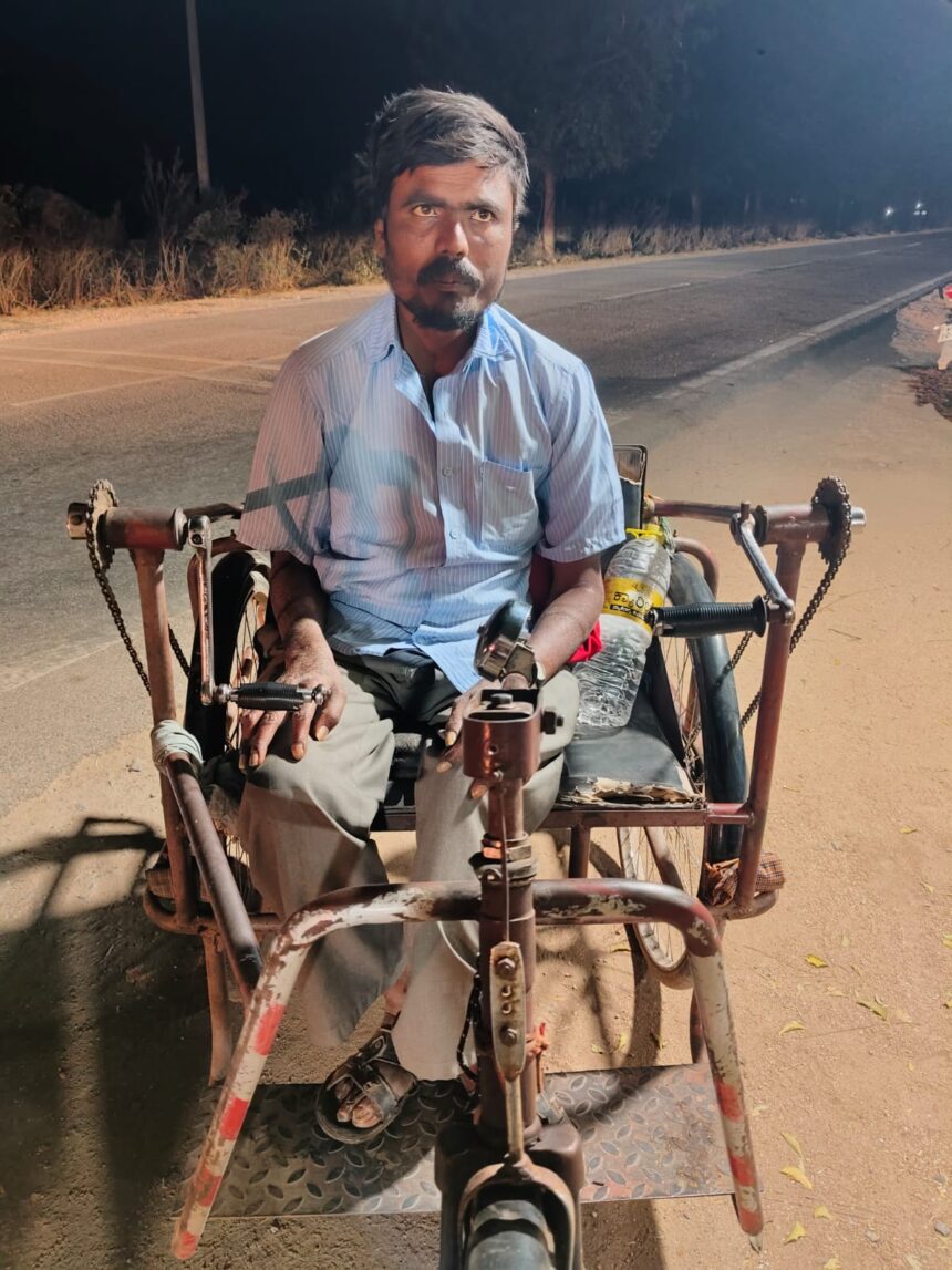 40 ವರ್ಷದ ದುರಗಪ್ಪ ವಡ್ಡರ್ ವಿಕಲಚೇತನ ಸಿಕ್ಕಿಲ್ಲ ತ್ರಿಚಕ್ರವಾಹನ.. 40 ವರ್ಷದ ದುರಗಪ್ಪ ವಡ್ಡರ್ ವಿಕಲಚೇತನ ಸಿಕ್ಕಿಲ್ಲ ತ್ರಿಚಕ್ರವಾಹನ..
