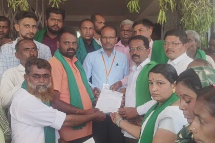 ಮೈಕ್ರೋ ಫೈನಾನ್ಸ್ ಕಿರುಕುಳಕ್ಕೆ ಬೆಸತ್ತು ತಾಲೂಕ ದಂಡಾಧಿಕಾರಿಗಳಿಗೆ ಪಾದಯಾತ್ರೆ ಮಾಡಿ ಮನವಿ